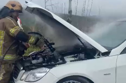 Bursa'da lüks otomobil küle dönmeden söndürüldü