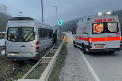 Tur minibüsü kaza yaptı: 4 yaralı