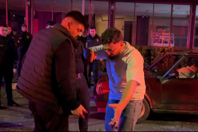 Polis öfkeli adamı dakikalarca ikna etmeye çalıştı