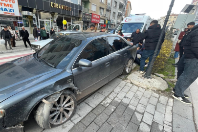 Otomobil refüjdeki dubalara çarptı: 1 yaralı
