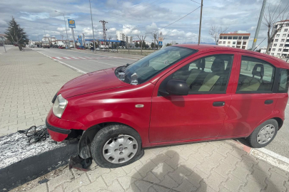 Otomobil refüje çıktı, sürücü kazayı yara almadan atlattı
