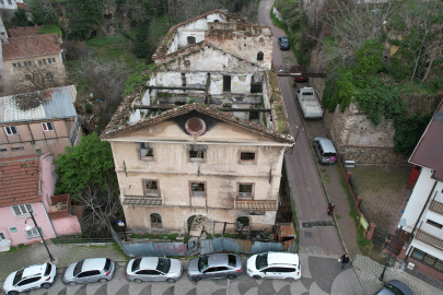 Bursa'da 156 yıllık tarihi bina yangında zarar gördü