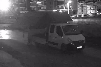 Atığını sokağa atan sürücüye fotokapan takibi