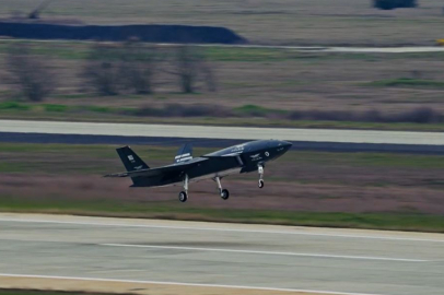 Bayraktar KIZILELMA eğitim uçuşunu başarıyla tamamladı