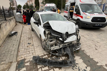 İnegöl'de otomobiller çarpıştı: 5 yaralı