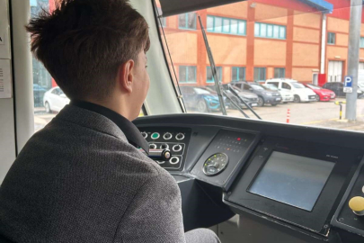 Koruma altındaki çocuğun şoförlük hayali vatmanlıkla taçlandı