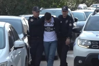 Ayağıyla araba sürdü: Ev hapsi ve her türlü motorlu araç kullanmama cezası aldı