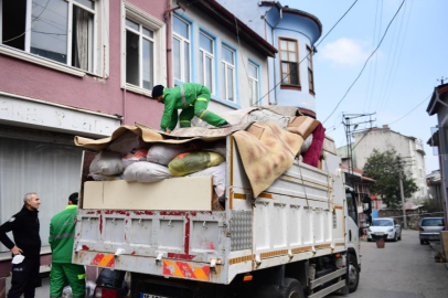 Osmangazi Belediyesi'nden çöp eve müdahale...