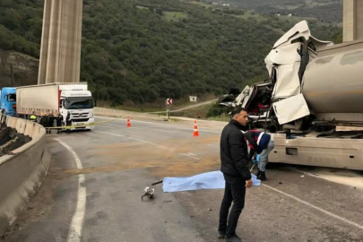 İki TIR kafa kafaya çarpıştı: 1 ölü