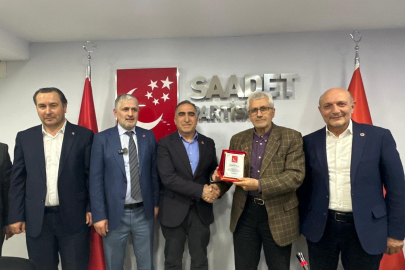Saadet Partisi'nden Altın Plaket!