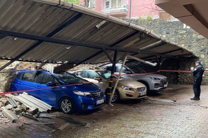 Bursada sağanak felaketi... 3 lüks otomobil zarar gördü