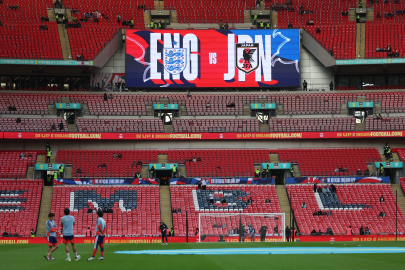 Japon taraftarlar, dünyaya örnek olmaya devam ediyor