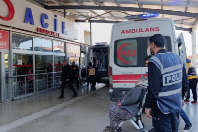 Tarım işçilerini taşıyan minibüs devrildi: 15 yaralı