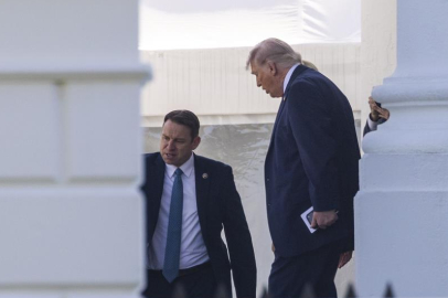 Trump, Yüksek Mahkeme duruşmasına katılan görevdeki ilk başkan oldu