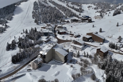 Uludağ'da sezon uzadı nisan ayıyla 2 metre kar var