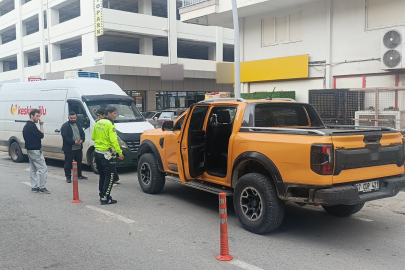Aracına çarpan kamyonet için polis çağırdı hatalı parktan ceza yedi