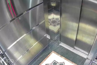 Asansöre tuvaletini yapan kuryeye asansörü temizlettiler