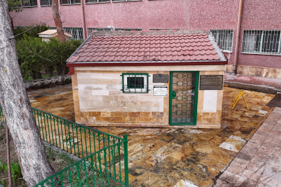 Hastane bahçesinde türbe, rivayetleriyle dikkat çekiyor