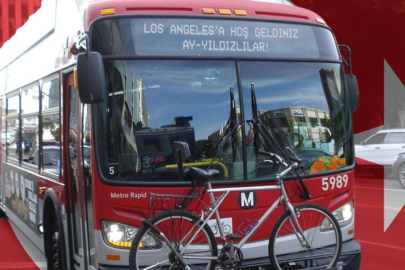 Los Angeles’taki otobüslere "Hoş geldiniz Ay Yıldızlılar" yazıldı