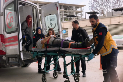 Bursa'da çöken çatıdan düşen usta yaralandı