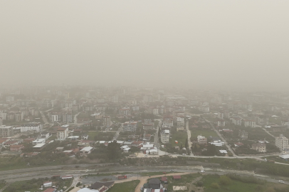Libya'dan gelen çöl tozu Hatay'ı yuttu