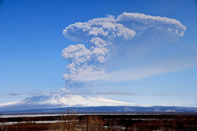 Şiveluç Yanardağı’ndan 11 Km’lik kül püskürmesi