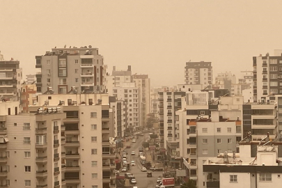 Toz çevreyi kapladı: Görüş mesafesi düştü, hava kızıla döndü