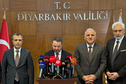 ''Türkiye tüm olumsuzluklara rağmen istikrarını korumaya devam eden bir ülkedir’’