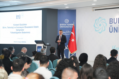 “Üniversiteler bilgiyi toplumla birlikte üretmeli”