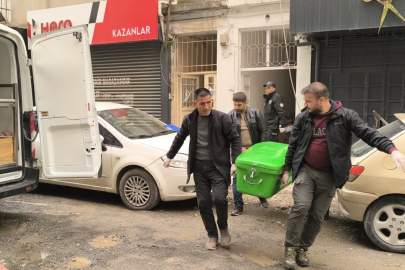 Yaşlı adam yalnız yaşadığı evde bıçaklanarak öldürüldü