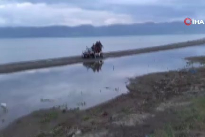 İznik'te ATV kuma saplandı, vatandaşlar seferber oldu