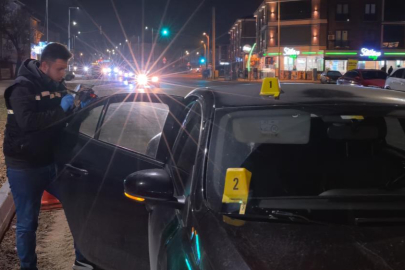 Bursa'da seyir halindeki otomobile yorgun mermi isabet etti