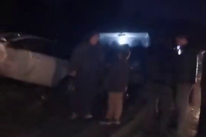 Bursa’da yamaçtan kopan kayalar, araçların üzerine yağdı