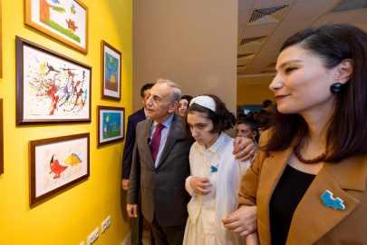 Renklerin diliyle farkındalık: Ayşegül'ün sergisi büyük ilgi gördü