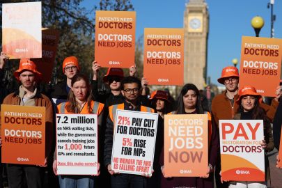 İngiltere’de doktorlardan 6 günlük iş bırakma eylemi