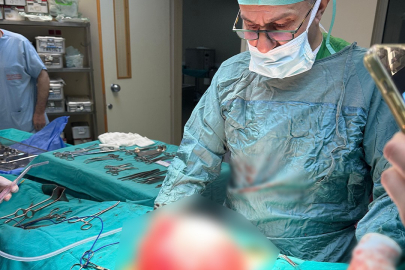 Kilo vermek için hastaneye giden çocuğun karnından 3,5 kiloluk kist çıktı