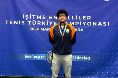 Osmangazi’nin şampiyon raketlerinden büyük başarı