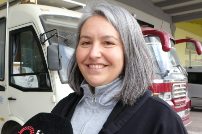 Babasından kalan sessiz hatıralara gözü gibi bakıyor