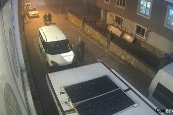 "Bakar mısın" tuzağı: Zinciri kapıp kaçtı, kameraya yakalandı