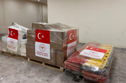 "Tıbbi malzemelerle yüklü yardım tırlarımız İran'a doğru yola çıktı"