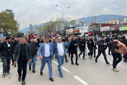 Bursa’da CHP’li grup yolu kapattı, polis müdahale etti