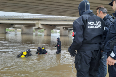 Köprü altından geçmek istedi, dereye kapıldı