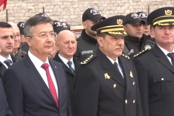 Polis Teşkilatı'nın kuruluşunun 181. yıl dönümünde Cumhuriyet Anıtı'na çelenk bırakıldı