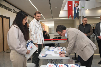 Bursa'da tarihi koşu öncesi sporcular numaralarını aldı