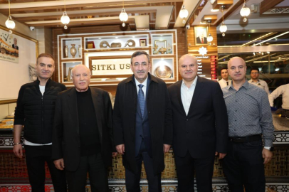 Cumhurbaşkanı Yardımcısı Yılmaz’dan Diyarbakır’da ‘tatlı’ molası