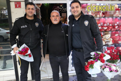 Kavga diye geldiler, çiçeklerle karşılandılar