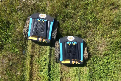 Çimleri artık robotlar biçiyor: 6 kişilik işi 2 robot yapıyor