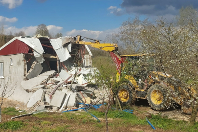 İnegöl'de 142 kaçak yapı yerle bir edildi