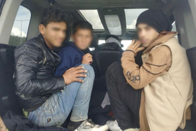 Jandarmanın durdurduğu araçtan düzensiz göçmen çıktı