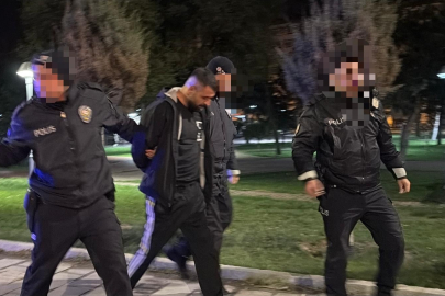 Polisten kaçarken, yola fırlattığı kağıttan uyuşturucu çıktı